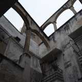 Degno di menzione anche San Nicol� dei Greci, che � ancora �visibile� nel cortile di un palazzo in strada Dottula, l� dove antiche colonne e capitelli si innalzano nel vuoto verso il cielo aperto a sostegno di archi che in successione si  ramificano in varie direzioni